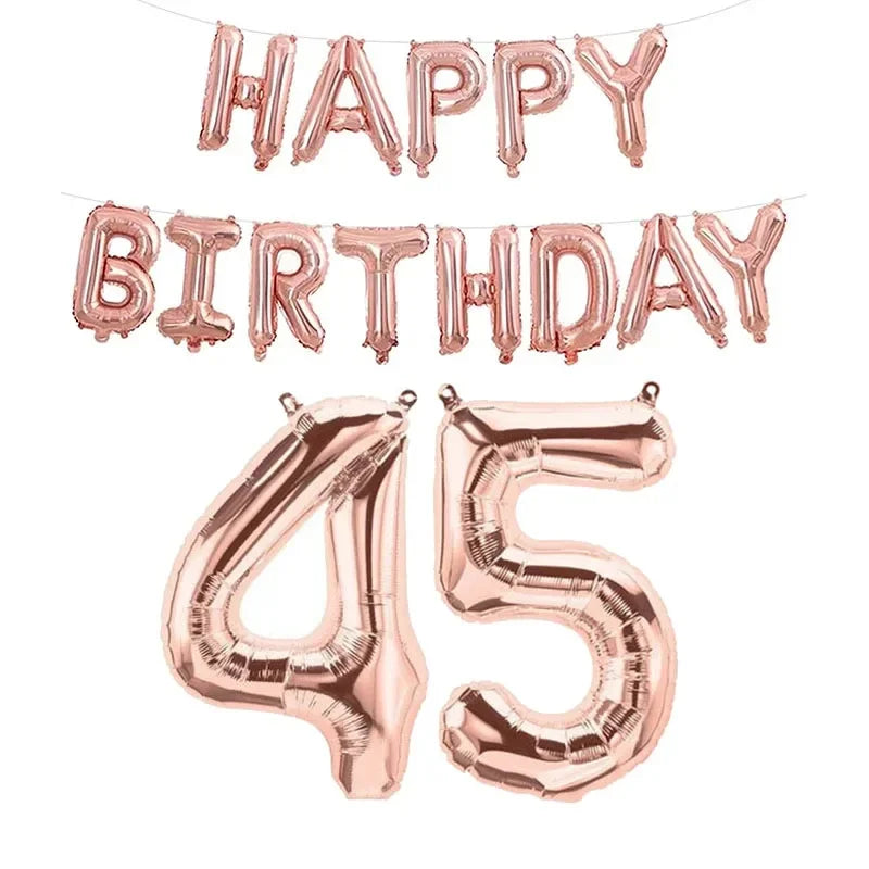 Ensemble de ballons en feuille or rose comprenant une banderole « Joyeux anniversaire » et le numéro 45 pour les célébrations d’anniversaire.