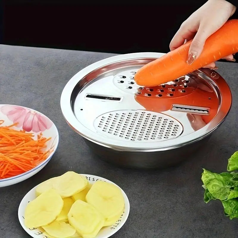 Küchenvorbereitungs-Set aus Edelstahl mit Mehrzweck-Funktion; mit einer Mehrzweck-Gemüsereibe mit Akzenten in Orange und Silber sowie einem abnehmbaren Messer zum Schneiden, Würfeln und Zerkleinern.