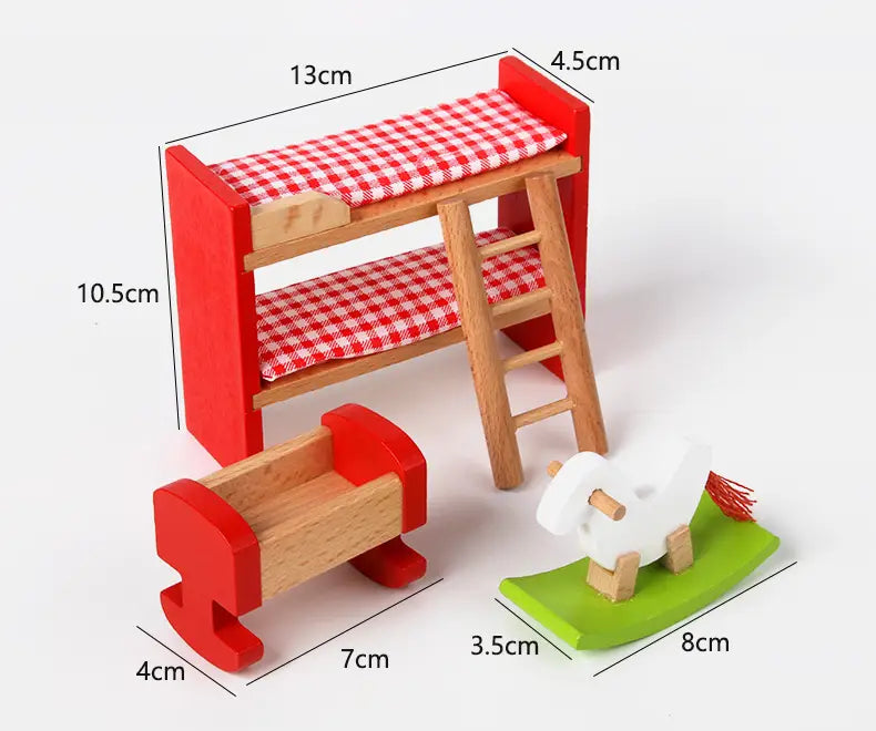 Holz-Puppenhaus-Möbelset mit einem roten und naturfarbenen Holzetagenbett mit roten und weißen karierten Bezugdecken für Kinder als Miniaturspielzeug.