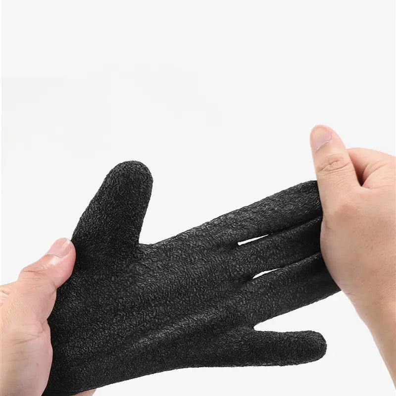 Gant de pêche imperméable noir texturé en éponge, présenté du côté arrière, avec des caractéristiques antidérapantes