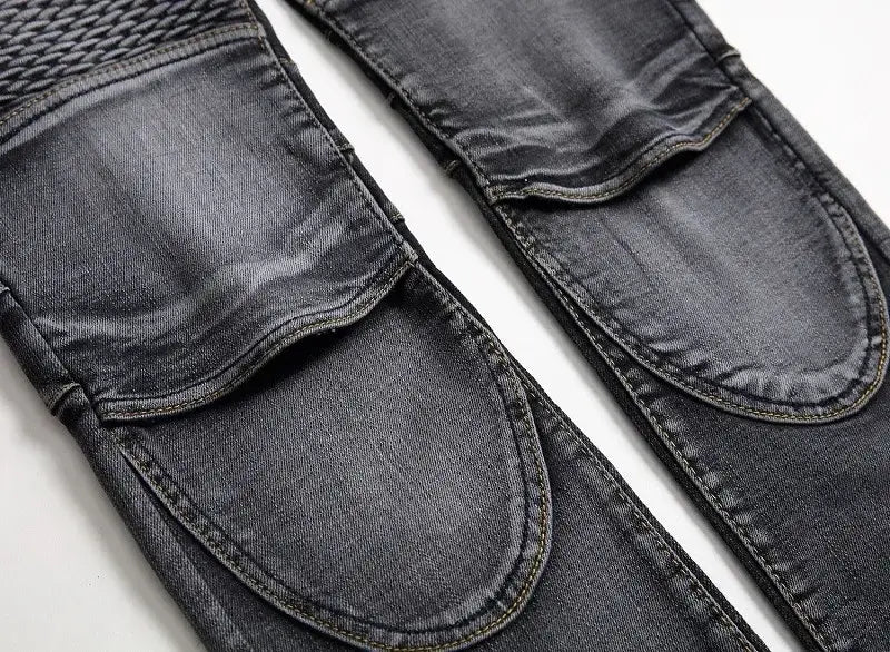 Jeans de moto pour hommes, coupe slim délavée, en denim gris foncé, avec des renforts aux genoux comportant une texture tissée discrète.