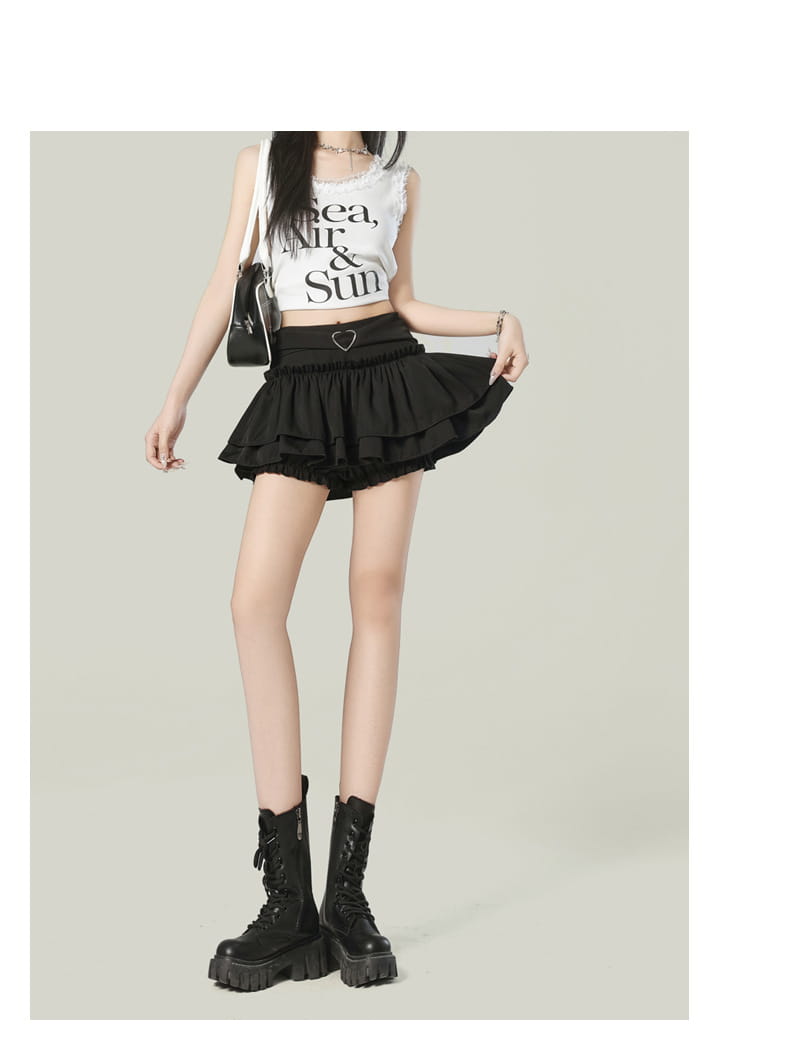 Black ruffled high waist mini skirt with a heart-shaped metal belt buckle in Y2k style.