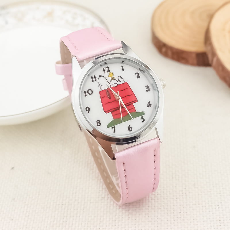 Snoopy quartz watch with a pink leather strap and a white face featuring Snoopy in his red doghouse.