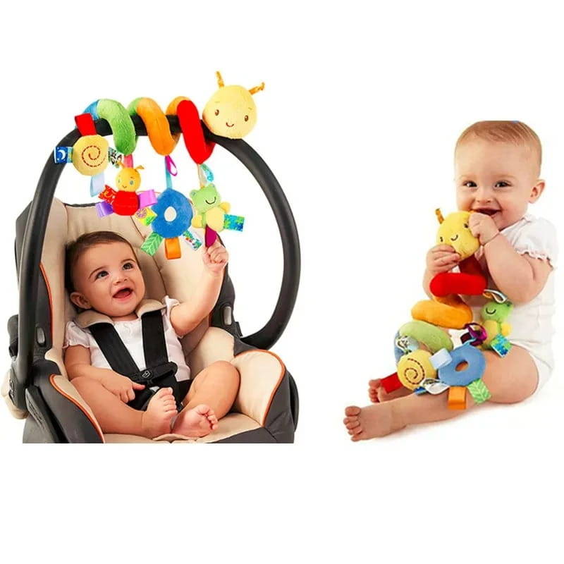 Buntes Plüsch-Raupen-Spielzeug mit weichen Stoffsegmenten und angebrachten baumelnden Spielzeugen, entworfen als Spiral-Babyaktivitäts-Spielzeug für den Kinderwagen.