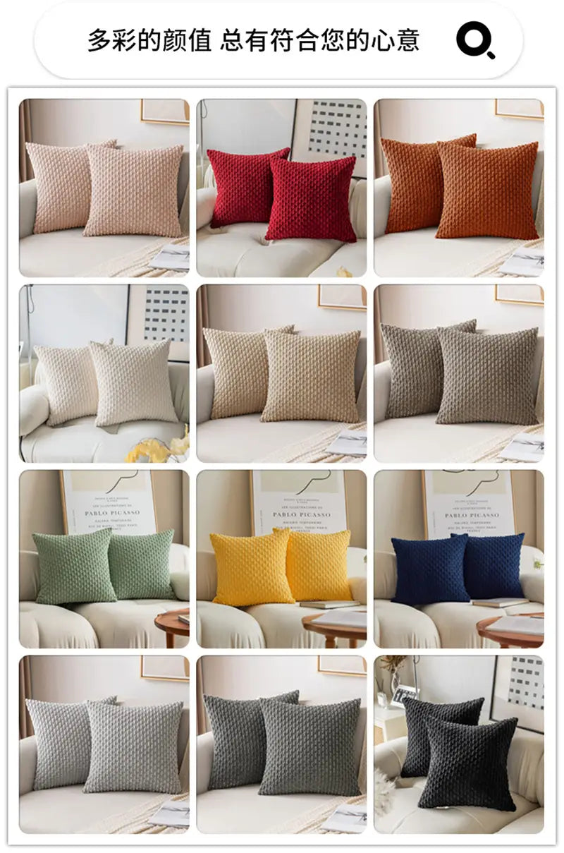 Quadratische Kissenbezüge in verschiedenen einfarbigen Farben einschließlich Creme, Beige, Rot, Orange, Grün, Gelb, Navyblau, Grau und Schwarz mit einem strukturierten, gestrickten Finish, ideal als Kissenbezüge für die Heimdekoration.