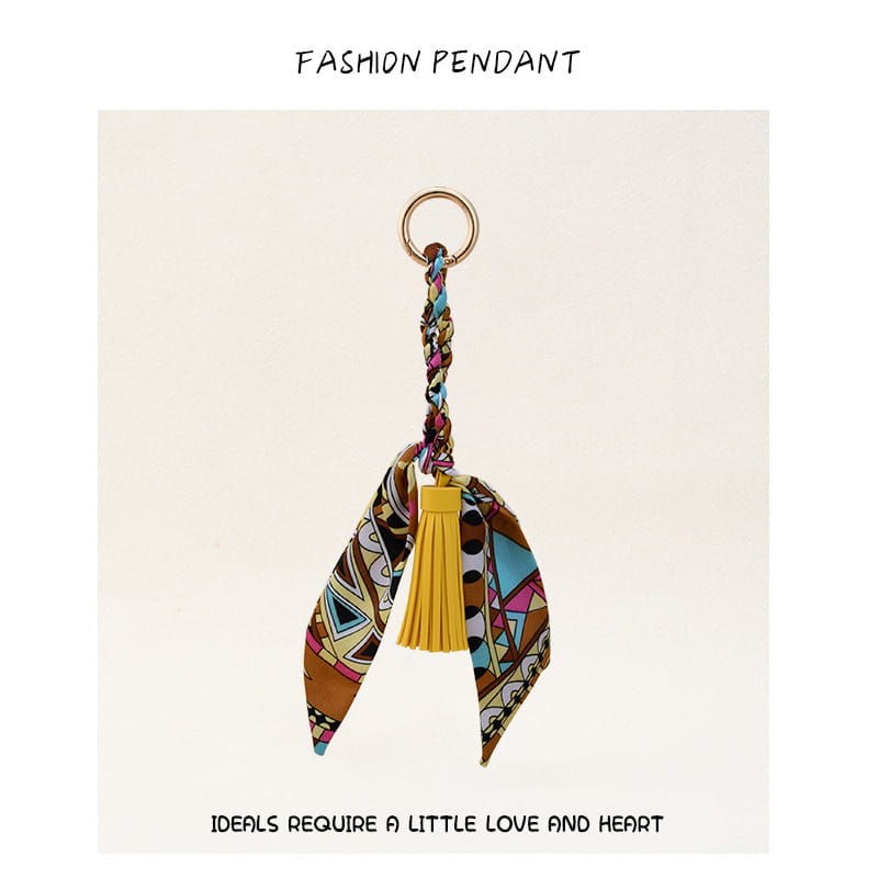 Porte-clés à gland de foulard en soie pour sacs, avec un foulard en soie à motif coloré, un gland jaune et un cordon tressé.