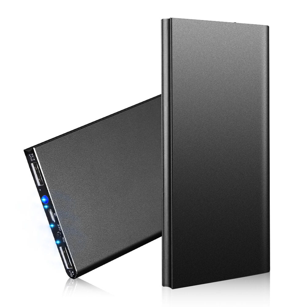 Banco de energía portátil negro rectangular con acabado mate y múltiples puertos en un solo lado, diseñado para prendas térmicas con capacidad de 20000 mAh