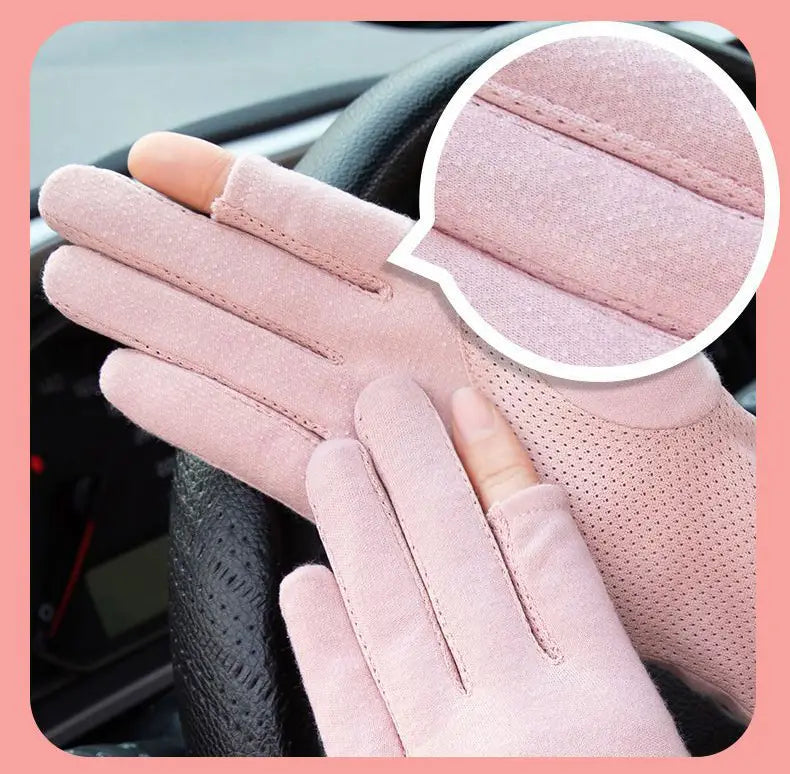 Himbeerrosa fingerlose UV-Schutz-Maniküre-Fahrhandschuhe für Damen mit suèdeartiger Textur und atmungsaktiven Mesh-Einsätzen auf der Rückseite.