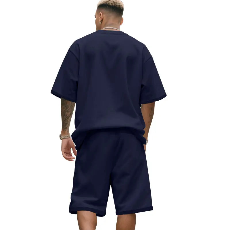 Camiseta oversize de algodón azul marino para hombre de dos piezas para el verano, conjunto de camiseta y pantalones cortos, mostrada de frente.