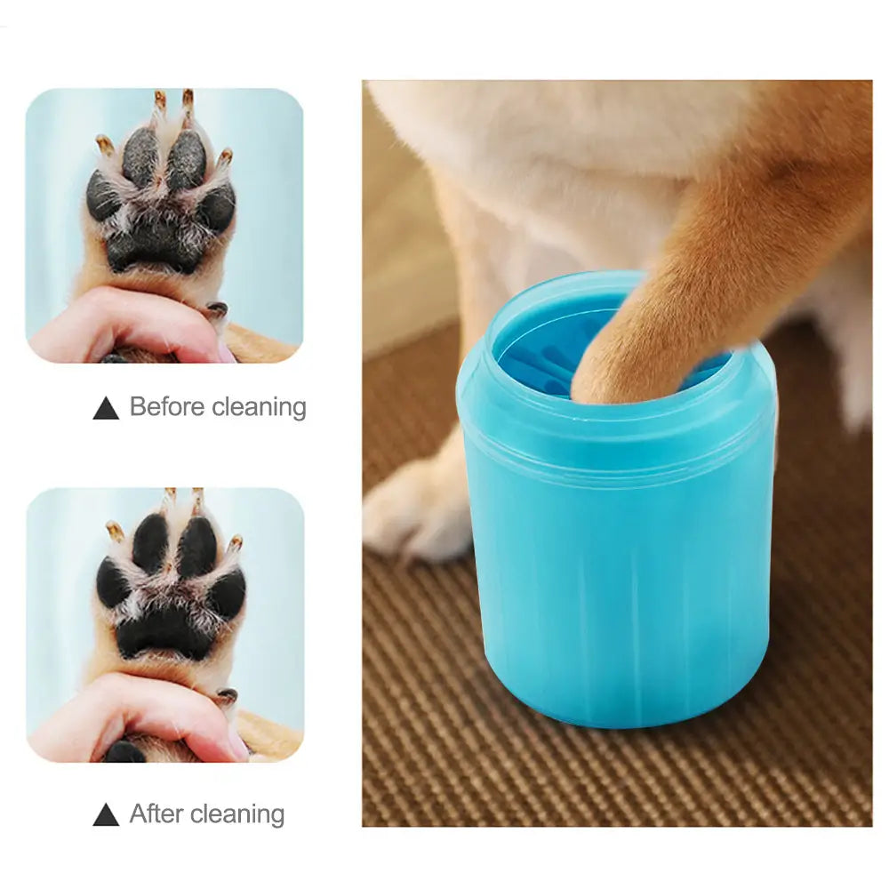 Taza de plástico para limpieza de patas en color azul intenso en tamaño mini con interior de silicona texturizado para frotar las patas de los perros.
