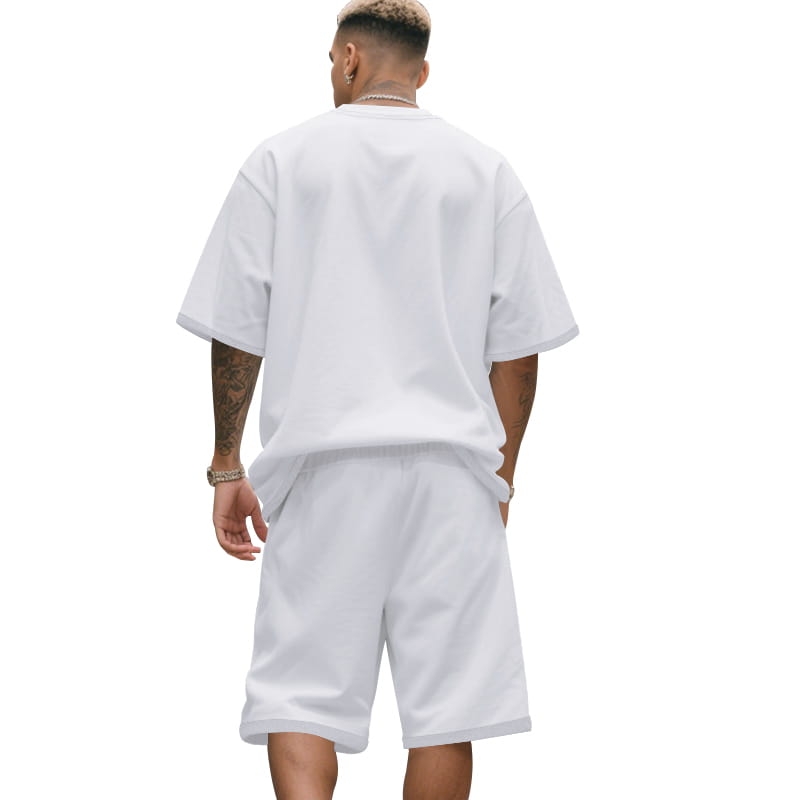 Camiseta oversize de algodón blanca para hombre con ajuste relajado y mangas cortas, del conjunto veraniego casual para hombre de dos piezas, camiseta y pantalones cortos.