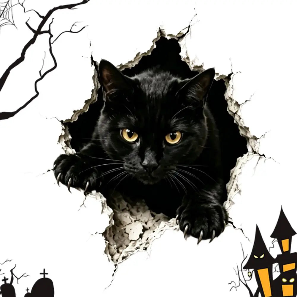 L’autocollant mural 3D pour Halloween en papier : met en scène un chat noir aux yeux jaunes saisissants, observant à travers un motif de mur texturé déchiré.