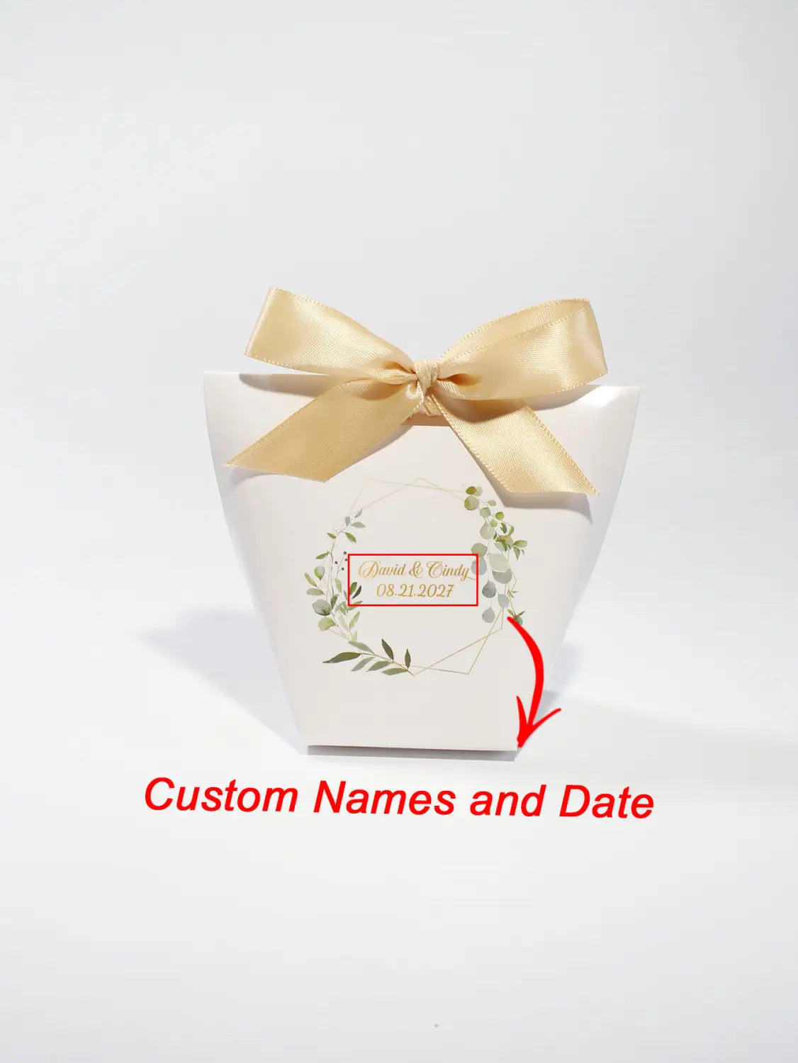 Boîte à faveur de mariage en papier blanc avec un nœud en satin doré et un motif de couronne de feuillage vert, comprenant des noms et une date personnalisables, boîtes à faveur de mariage florales, 50 pièces.