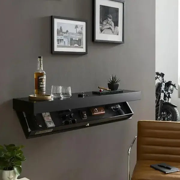 Étagères flottantes noires fixées au mur, dotées de compartiments de rangement dissimulés pour une organisation discrète et une décoration moderne.