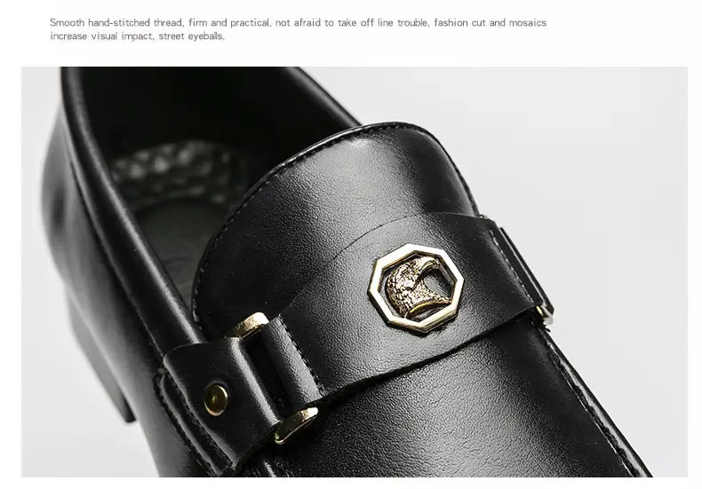 Herren-Lederslipper im eleganten Stil in Schwarz mit einer silberfarbenen achteckigen Schnalle mit erhabenem Adlerdesign