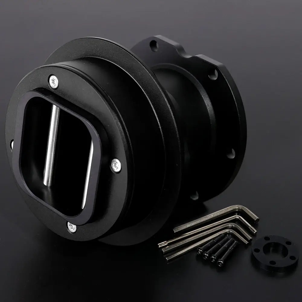Moyeu de volant à dégagement rapide Fanatec Qr2, finition mate noire, avec tige métallique centrale, vis argentées, clés Allen et accessoires de fixation.
