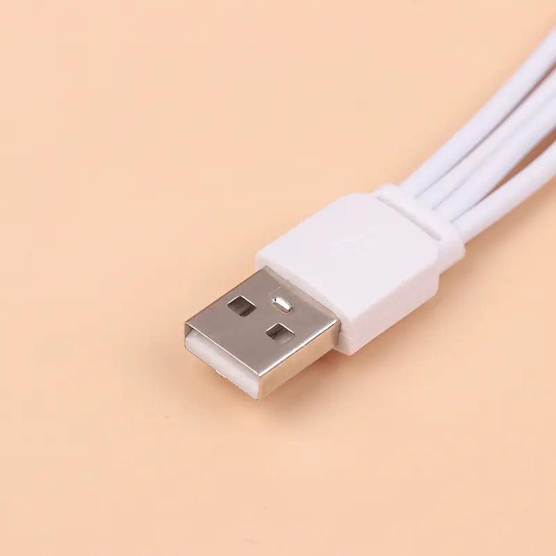 充電ケーブル4in1 usb c急速充電セットで、金属コネクタ付きの白色usb-a充電ケーブルと、白色の3本を束ねたケーブルを含み、幅広い急速充電に対応します。