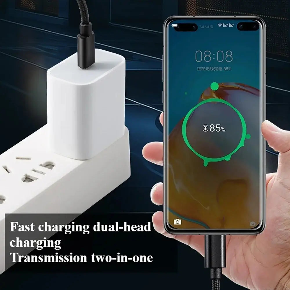 Adaptateur secteur de charge rapide USB C 60 W à double sortie, blanc, avec un cordon de données tressé noir connecté à un smartphone pour une délivrance de puissance efficace.