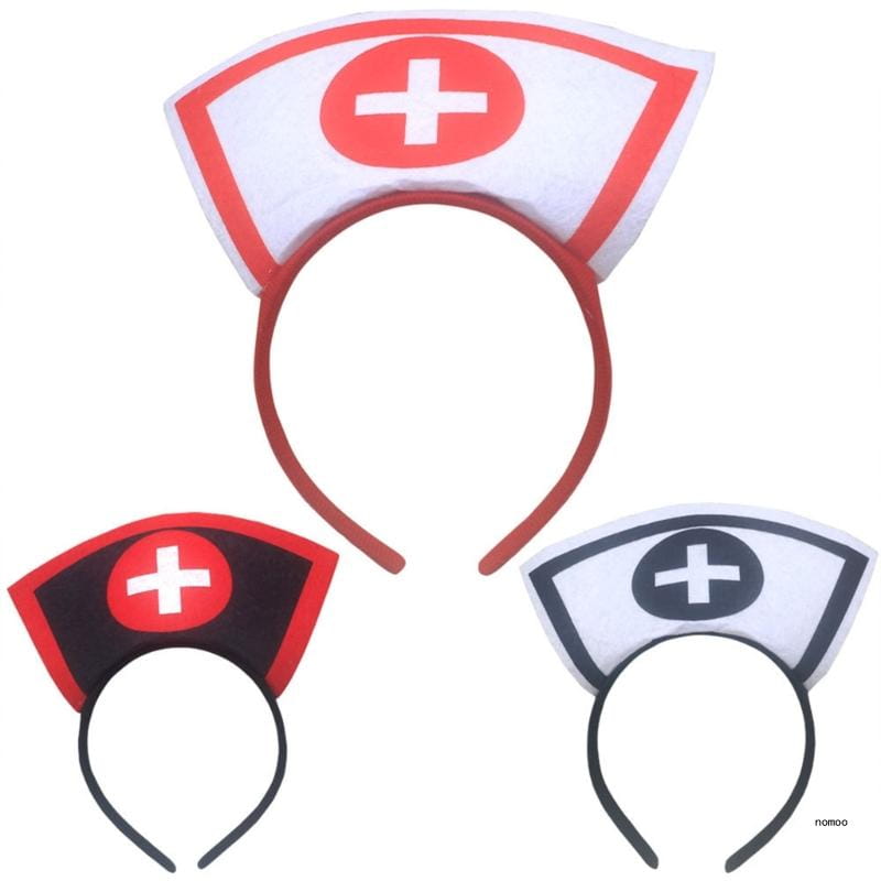 trois bandeaux de costume d’infirmière avec de douces calottes en tissu, des bordures rouges ou noires et des emblèmes de croix blanche au centre, sur des arrière-plans contrastés, pour des accessoires de serre-tête pour cheveux à l’occasion d’Halloween