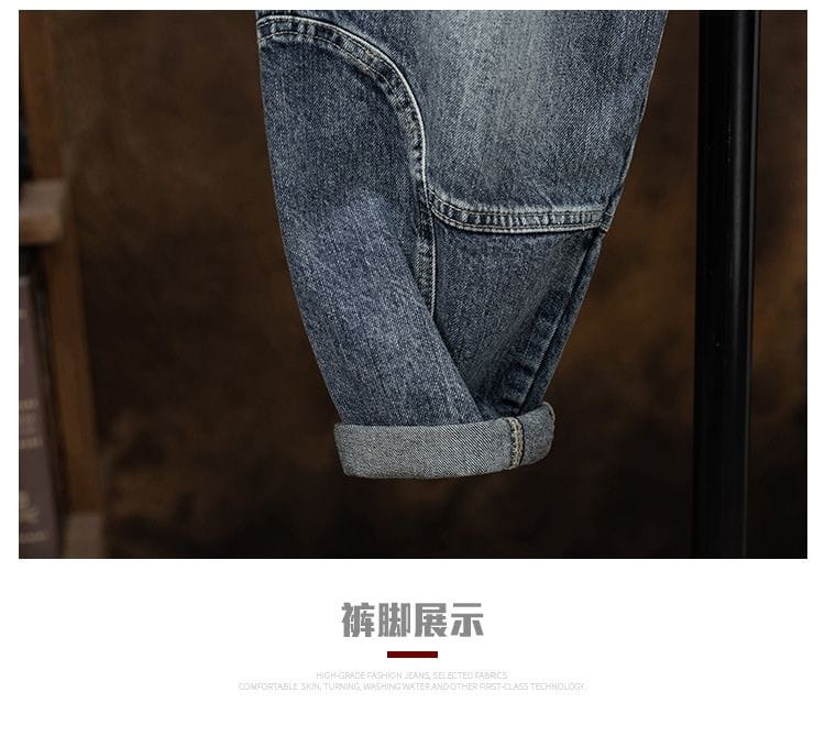 Men denim cargo jeans casual loose blue denim pants with rolled cuff and classic stitching.