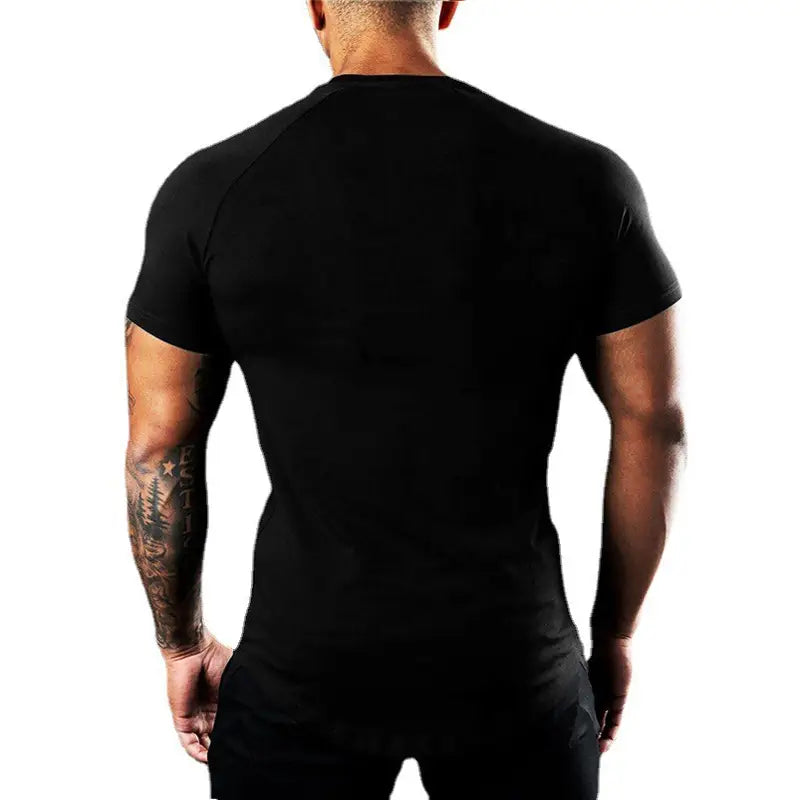 T-shirt de sport en coton ajusté slim fit pour homme, noir, à manches courtes, avec un design ajusté et des manches raglan