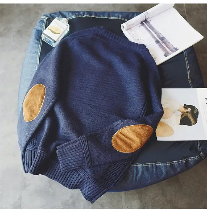 Pull en laine pour homme surdimensionné couleur bleu marine, avec patchs au niveau du coude beige : design de maille décontractée surdimensionnée.