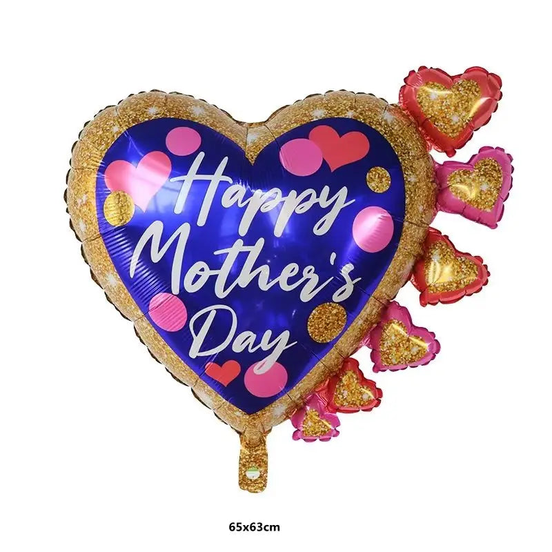 Ein glänzender, blauer herzförmiger Ballon mit goldfarbenem Glitzerabschluss und pinken Herzen mit der Aufschrift „happy mothers day“ in weißer, geschwungener Handschrift als Teil des „Mom Dad Crown Balloon Tower“.