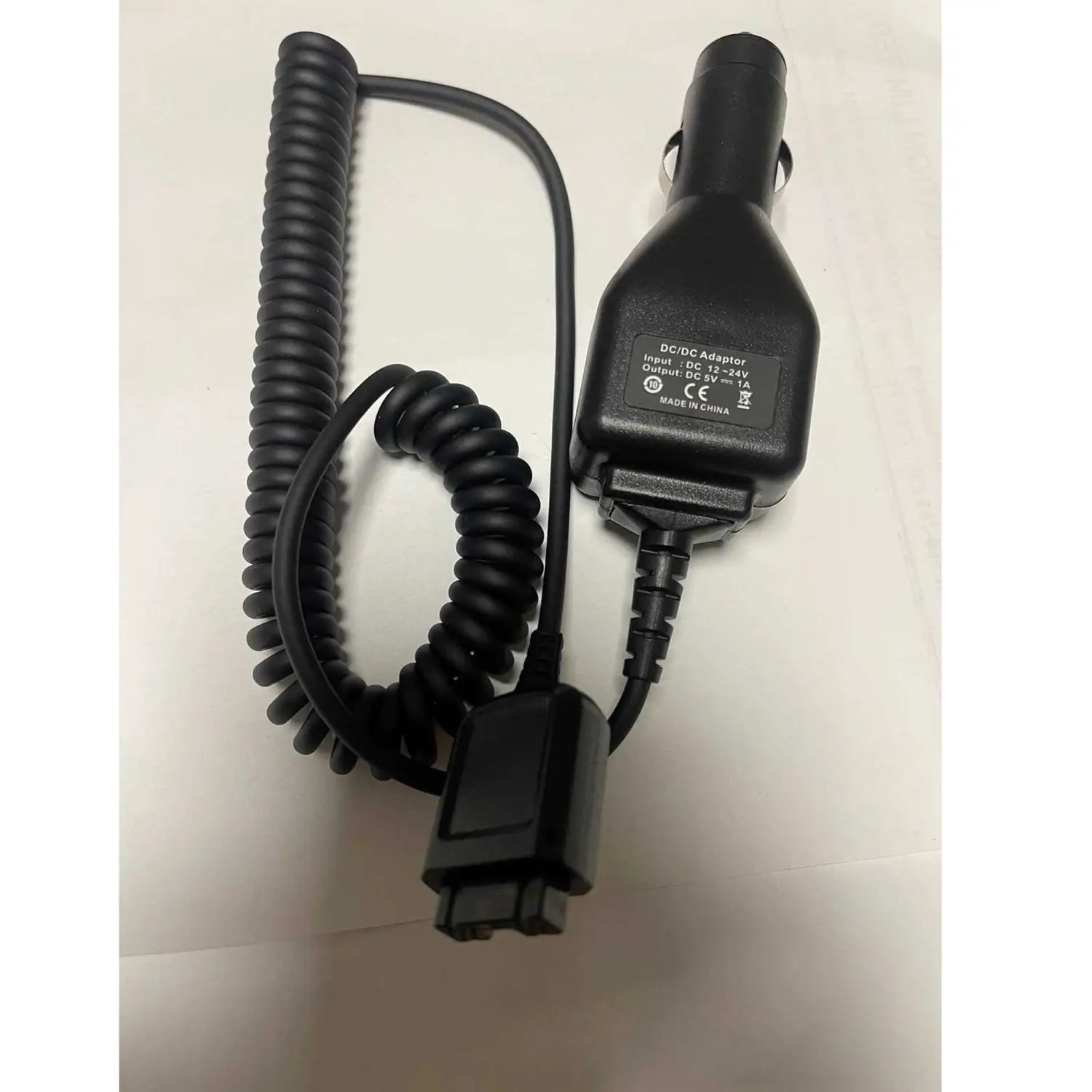 Motorola Tetra Mtp3150 12Vカーチャージャー用のDC/DCコンバーターおよびプラグ付き、黒色コイル状カーチャージャーアダプター。