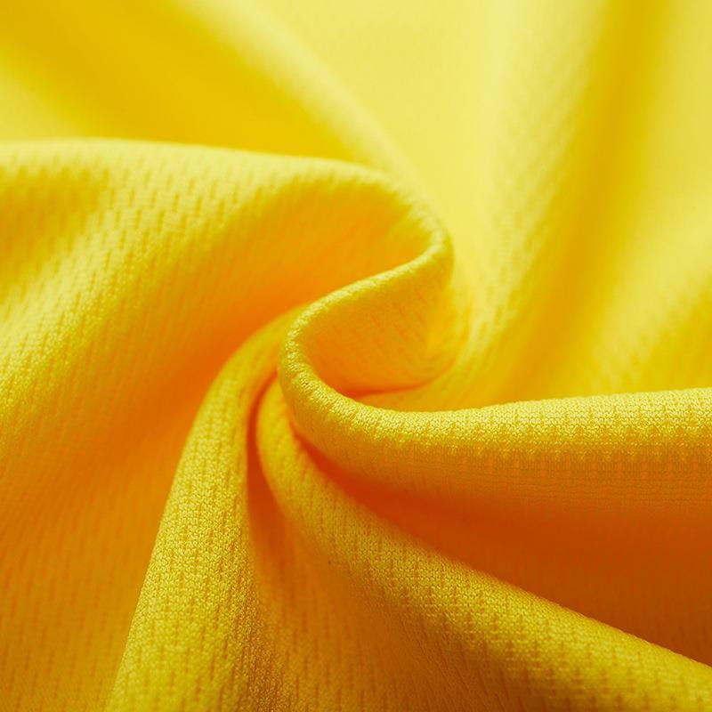 Débardeur de sport pour homme conçu pour accomplir la tâche, gilet de fitness à séchage rapide, en tissu texturé jaune vif, avec un motif tissé discret pour une meilleure respirabilité.