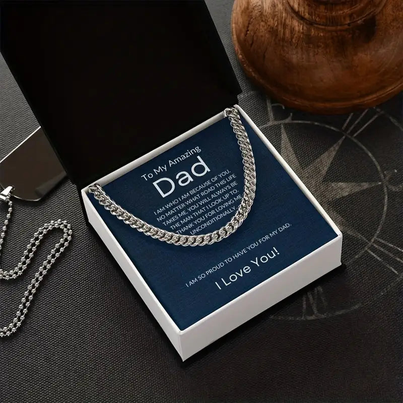 Silberne Cuban-Link-Kettenhalskette für Herren, in einer Geschenkbox präsentiert, mit silbernem Curb-Link-Design und einer herzlichen Botschaftskarte