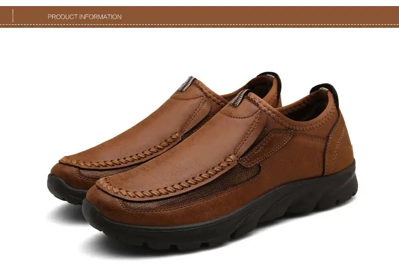 Mocassins homme décontractés en cuir à enfiler en cuir marron, avec semelle en caoutchouc noir et couture décorative le long du bout.