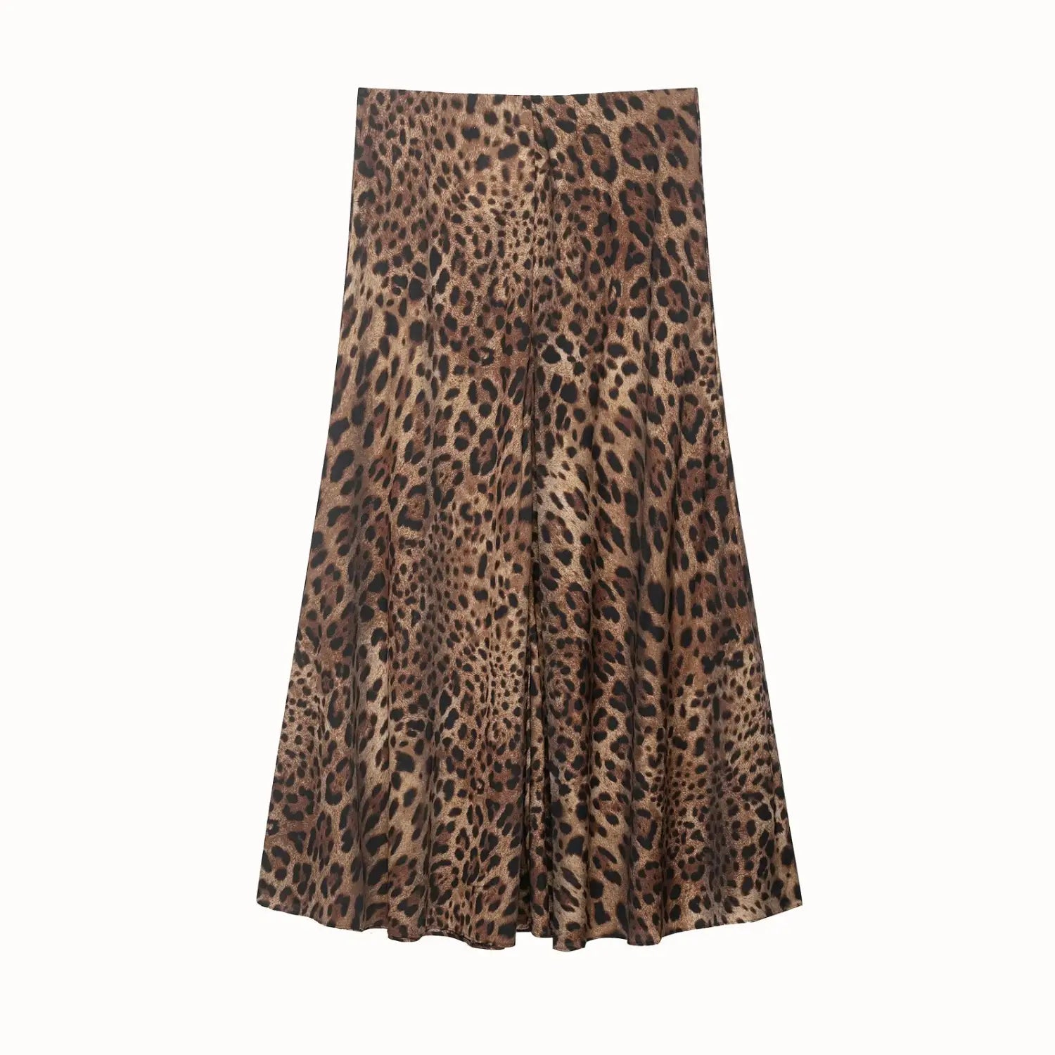 Ein satinierter Plisseerock im Midi-Format in einem Design mit hoher Taille und A-Linie, mit einem fließenden Mid-Length-Leopardenmuster in Schattierungen von Braun und Schwarz.
