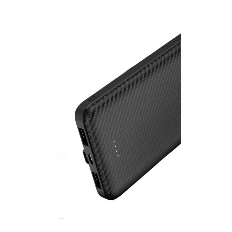 Schwarz-Carbonfaser strukturierte Powerbank für unterwegs mit zwei USB-Anschlüssen für ein effizientes Laden.