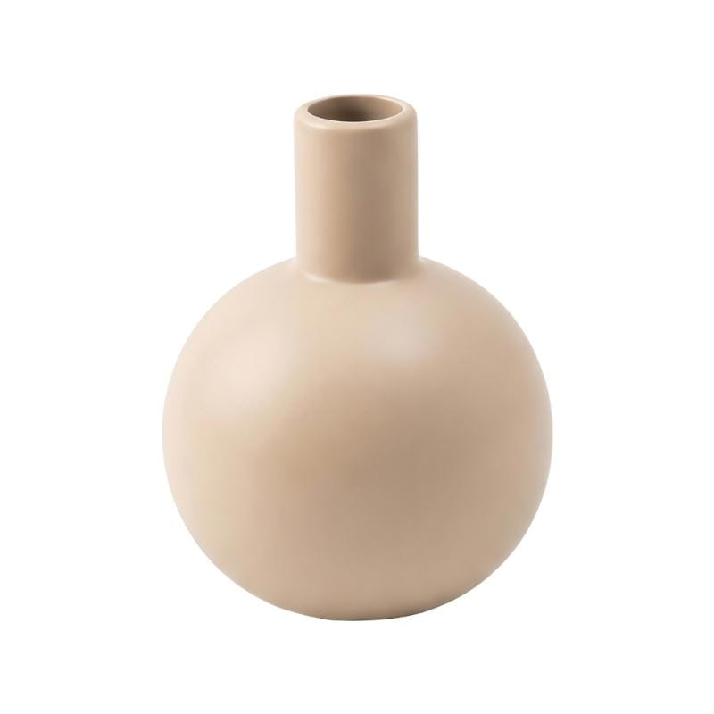 Vase décoratif en céramique beige, pièce unique, à corps arrondi et col élancé, idéal comme vase décoratif en céramique ou comme pot à fleurs blanc.