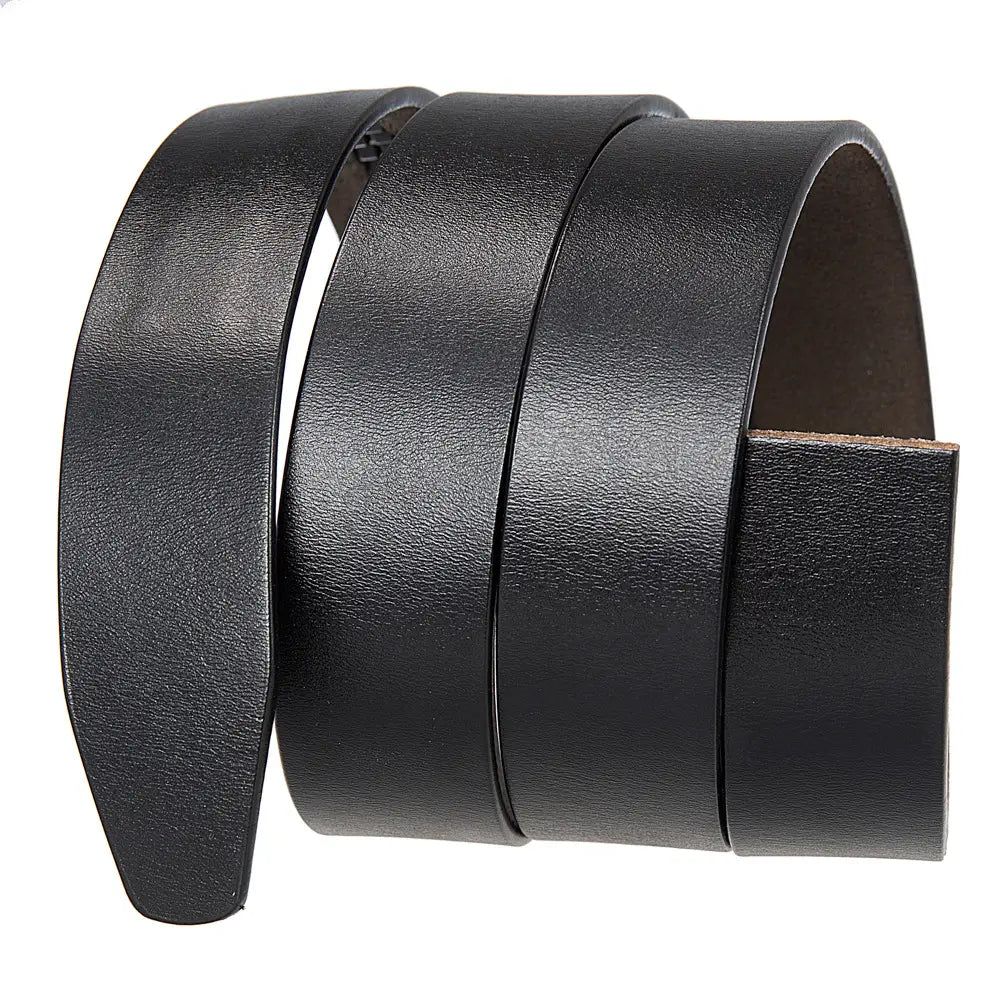 Sangle en cuir à cliquet sans trous 3,5 cm pour homme en noir, avec surface lisse texturée et surpiqûres visibles le long des bords.
