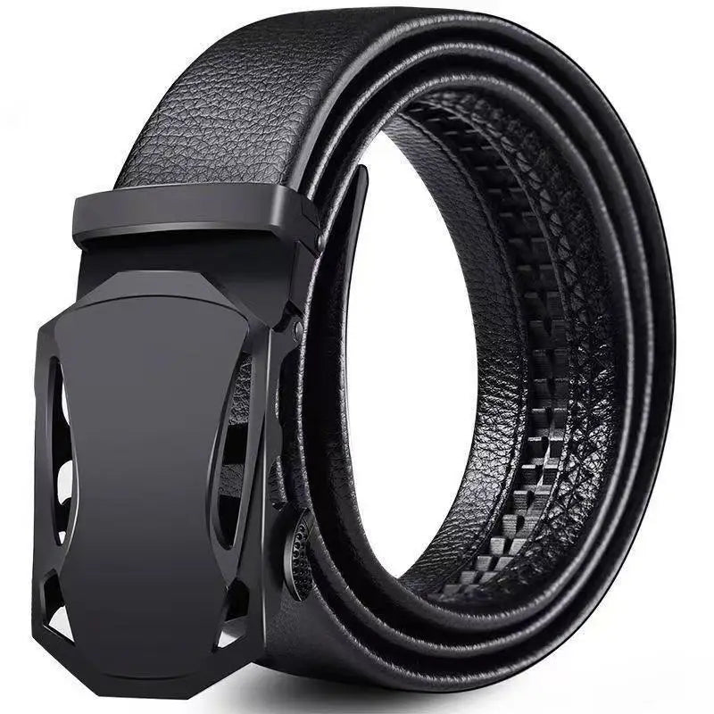 Ceinture en cuir noir pour hommes avec une boucle automatique métallique au fini mat élégant en matériau de ceinture en PU noir.