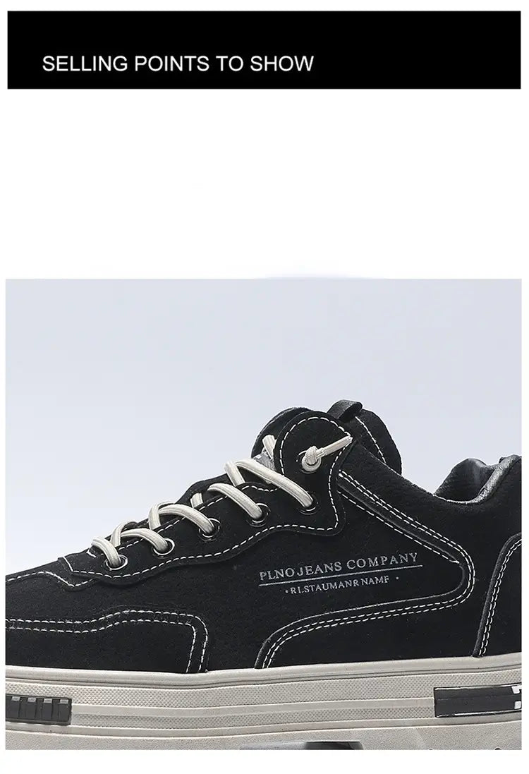 Zapatilla casual para hombre tipo botín alto de ante negro con cordones blancos y costuras contrastantes, con diseño transpirable y suela de plataforma de goma gruesa color blanco roto