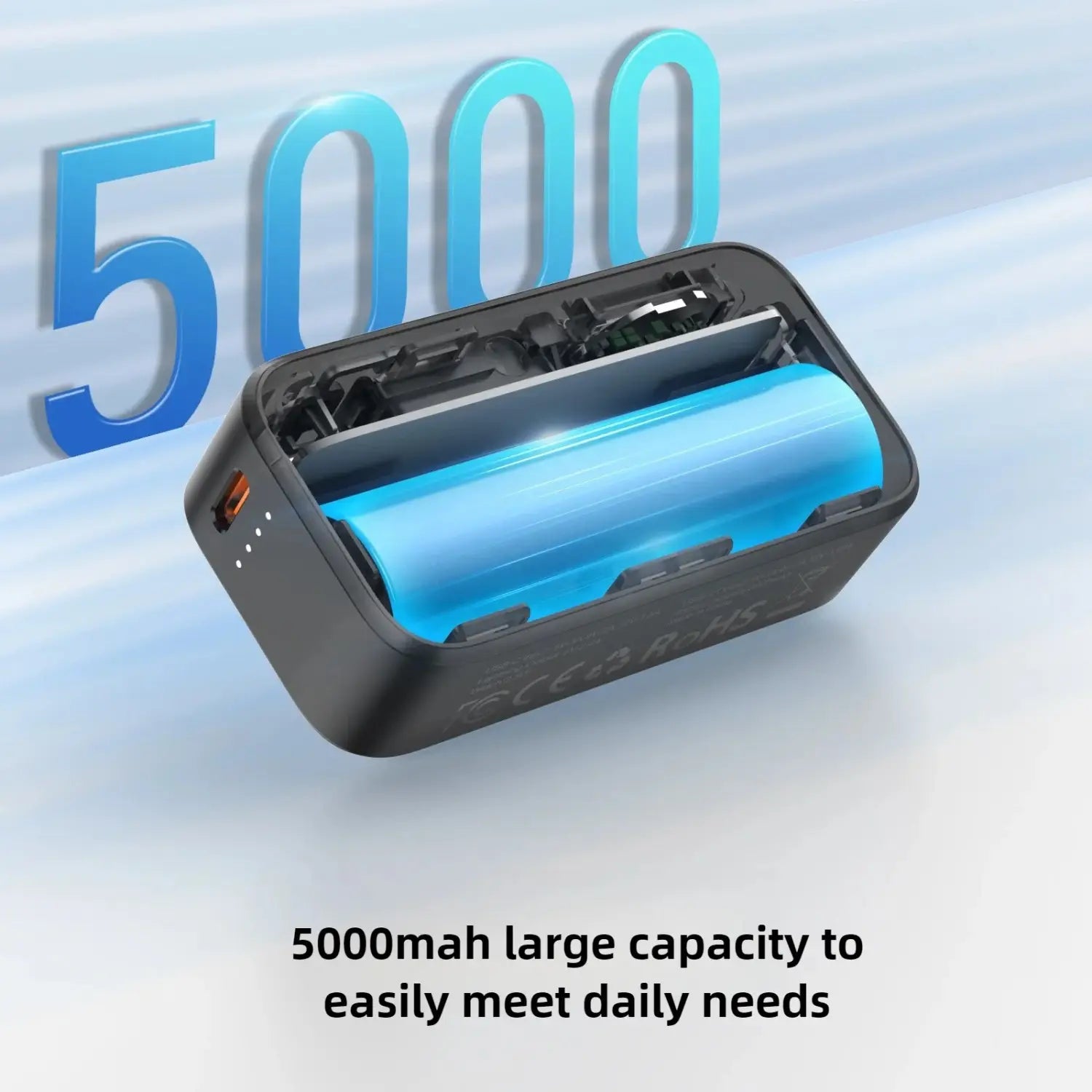 Batterie de secours mini magnétique noire rectangulaire de 5000 mAh, chargeur portable, avec une batterie cylindrique bleue visible à l’intérieur et un port USB orange sur le côté.