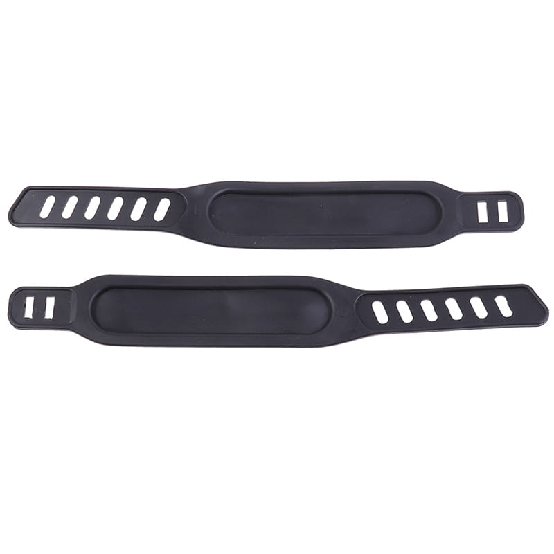 Paires de sangles de pédale de vélo d’exercice en silicone noir, présentant des fentes centrales allongées et des sections latérales perforées pour un maintien sûr du pied.