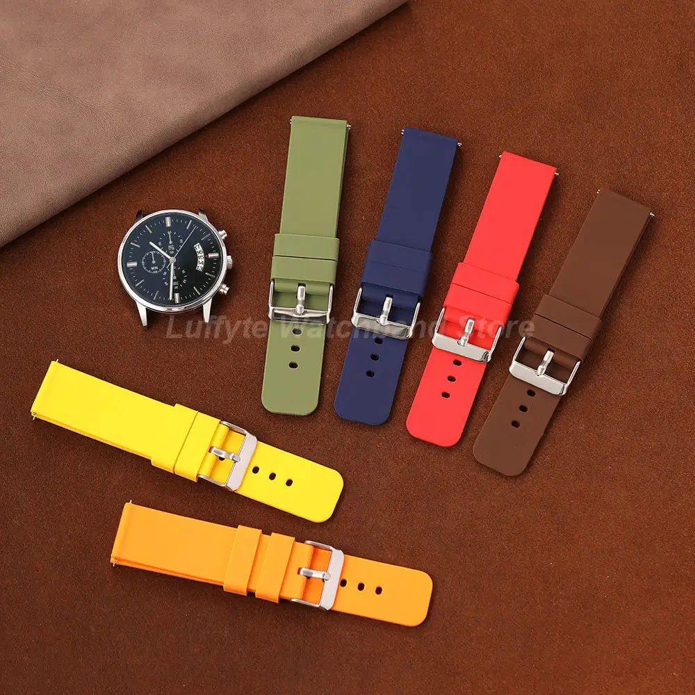 Eine Kollektion farbenfroher Silikonarmband-Sets für Damen und Herren mit grünen, blauen, roten, braunen, gelben und orangefarbenen Bändern sowie silberfarbenen Schnallen, geeignet für modische, lässige Silikonkleidung.