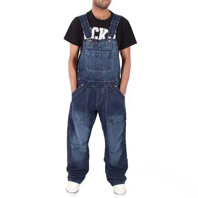 Herren-Jeanslatzhosen baggy aus blauem Denim mit mehreren Taschen und verstellbaren Trägern.