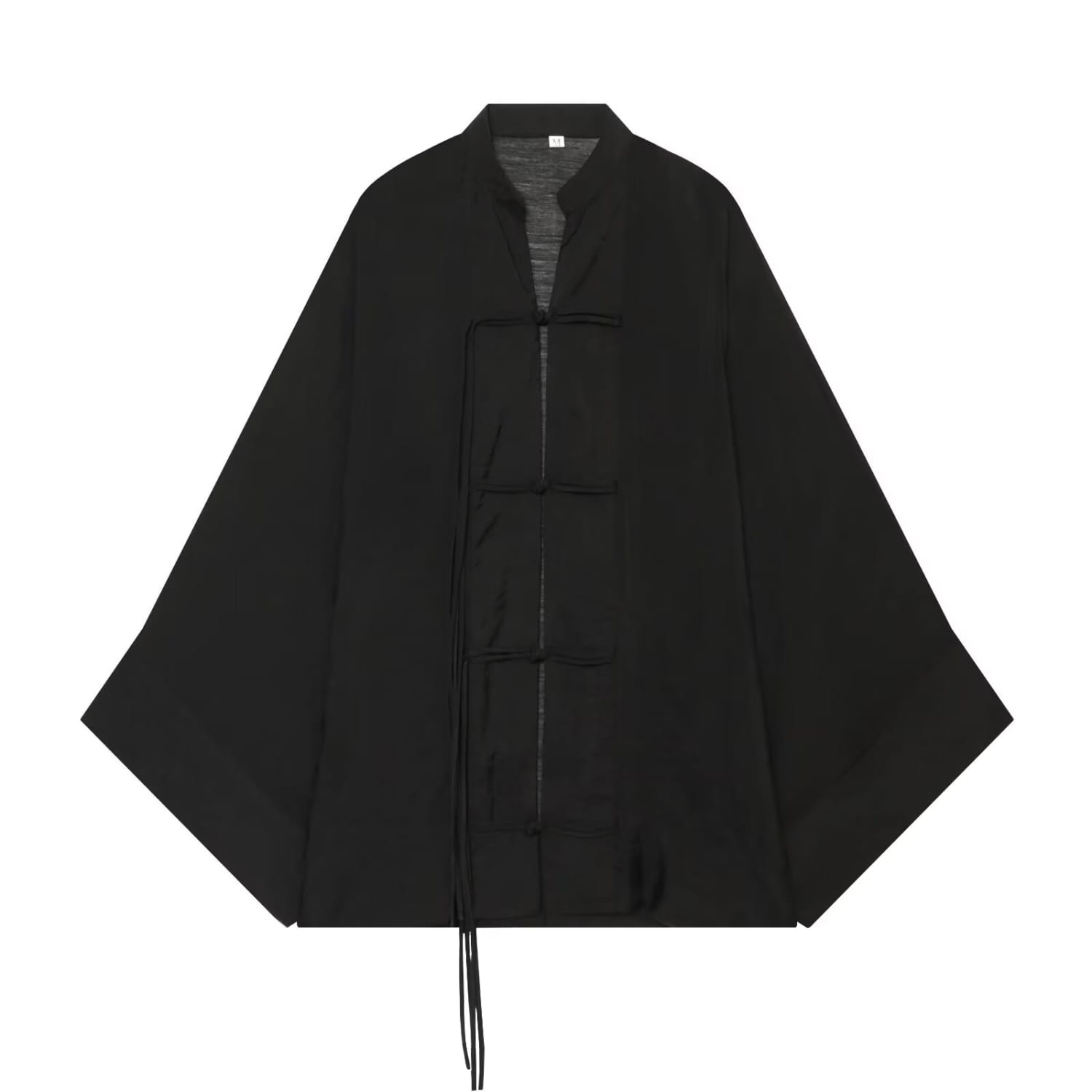 Veste de style traditionnel noire à manches amples et fermeture avant au moyen de liens en tissu noirs, présentée aux côtés de chemises décontractées, blouse jaune à manches longues transparente.