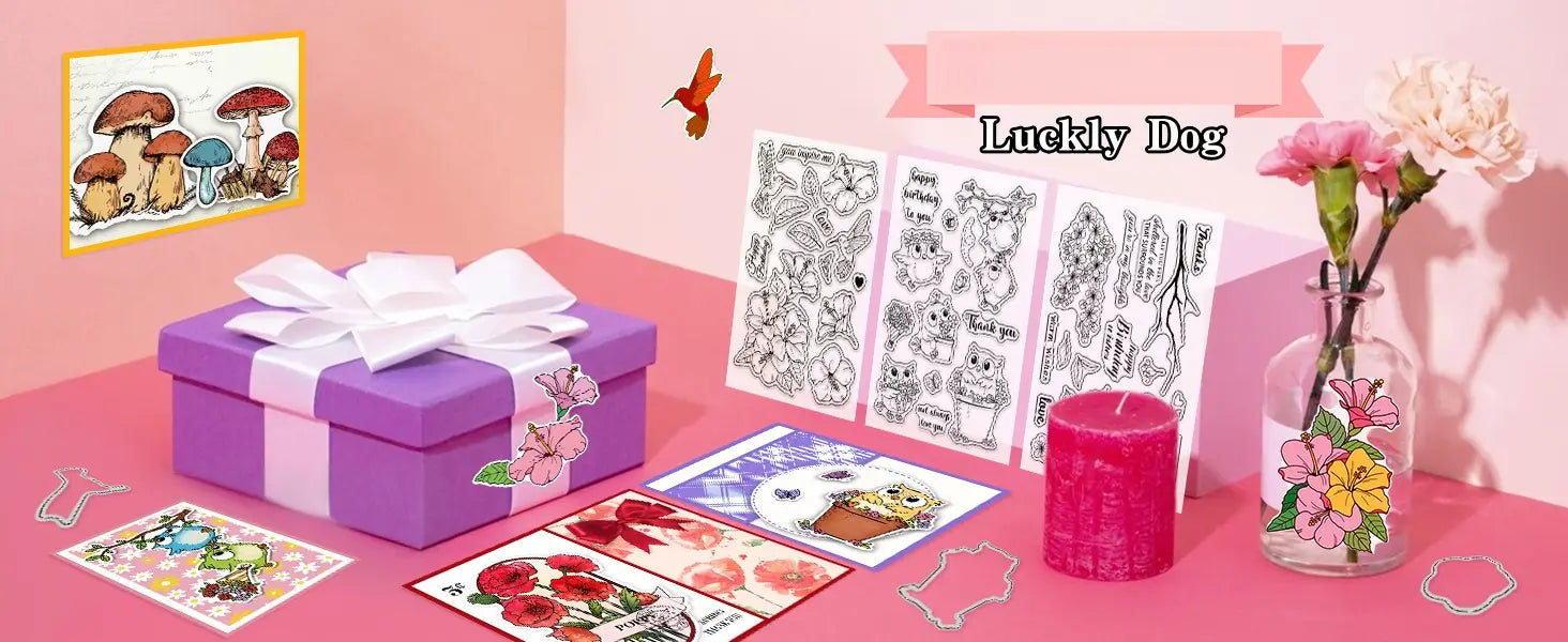 Boîte cadeau en métal pour découpe d’atelier, en violet, avec ruban blanc et autocollants floraux pour des créations DIY.