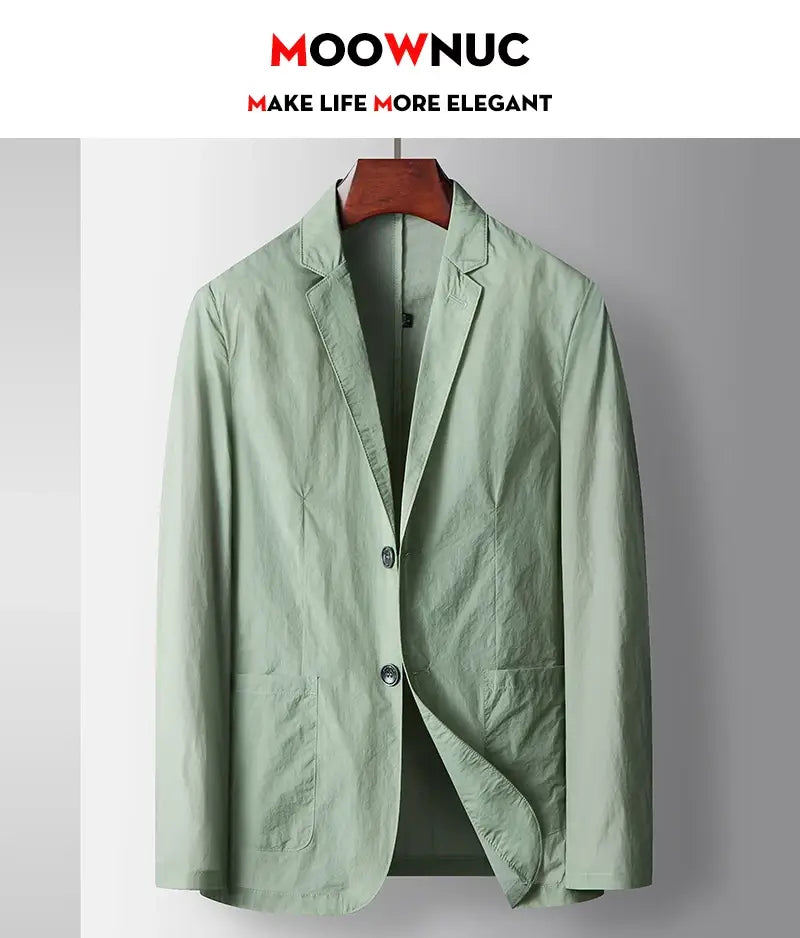 Ein hellgrüner moosgrüner Herren-Polyester-Blazer-Mantel-Anzug, Blazer-Anzugjacke mit schlankem minimalistischem Design und zwei Knöpfen vorne, ideal für den Freizeitgebrauch