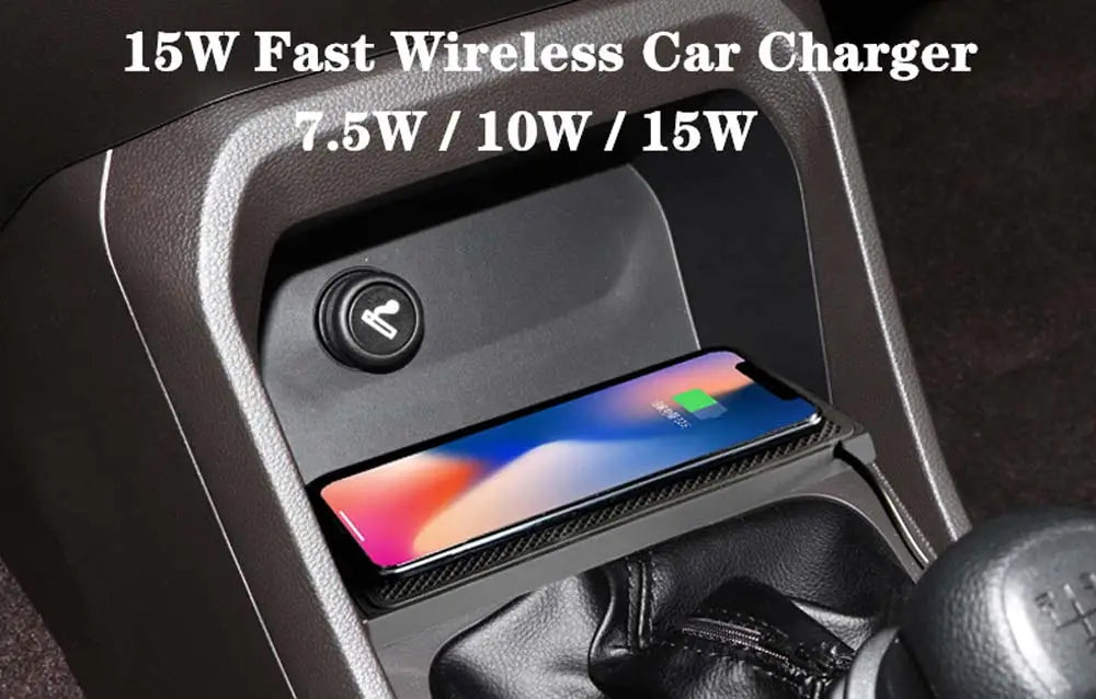 Schwarzes kabelloses Ladepad für das Auto mit 15-W-Schnellladefunktion für kabelloses Laden, eleganter Oberfläche mit Carbonfaser-Textur, rutschfester Gestaltung und integriertem Power-Tastenfeld.
