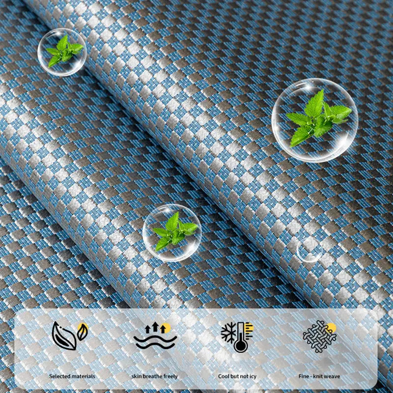 Protège-meubles antidérapant en rotin rafraîchissant pour coussin de canapé, en tissu tissé bleu et argent, avec un motif de maille fine, comprenant des bulles transparentes contenant des feuilles de menthe.