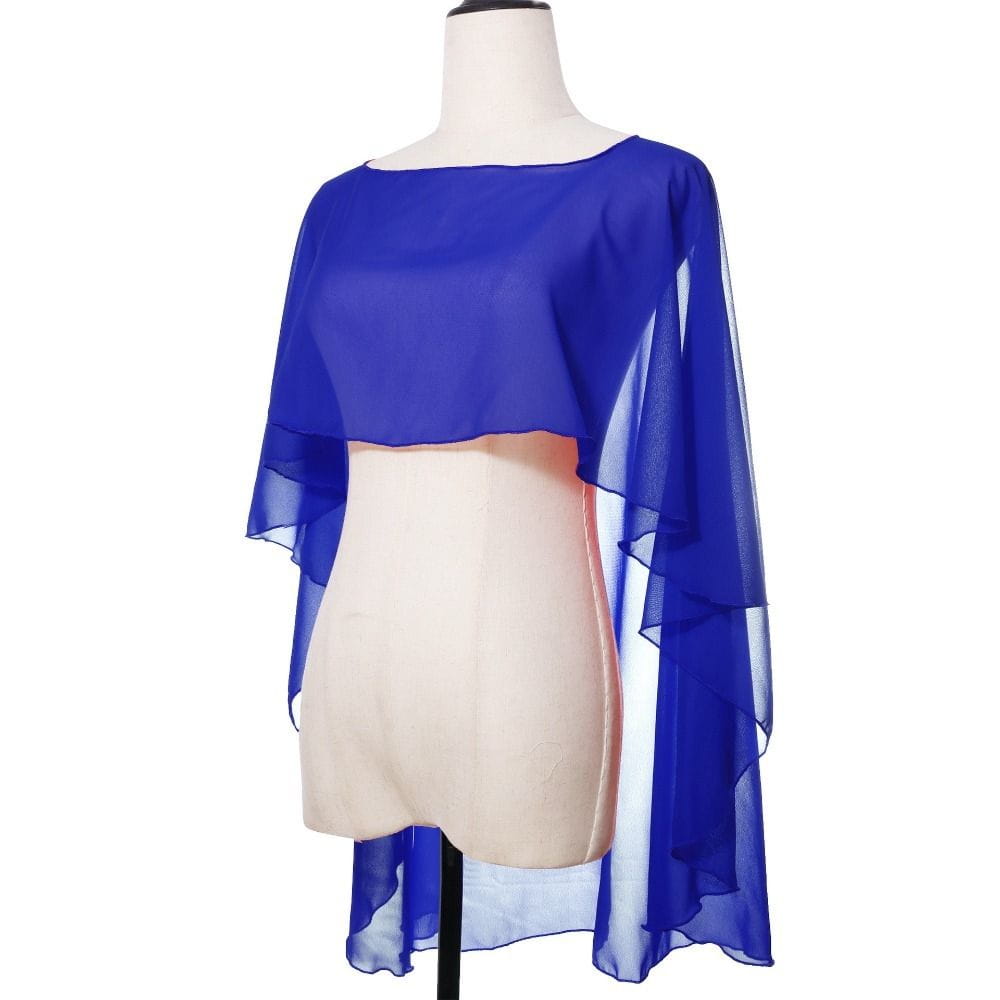 Eine transparente königsblaue Chiffon-Hochzeitscape mit quadratischem Ausschnitt und mehrlagigen, fließenden Ärmeln, entworfen als Sonnenschutz-Wickelshawl