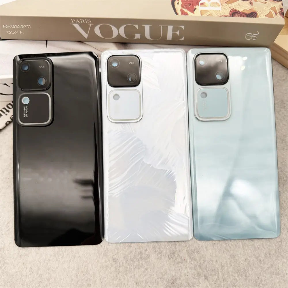 tres cubiertas traseras de vidrio brillante con aspecto de cristal en negro, blanco y azul claro para reemplazo de lente vivo v30 y v30pro, mostradas lado a lado, exhibiendo el reverso de las carcasas del teléfono inteligente