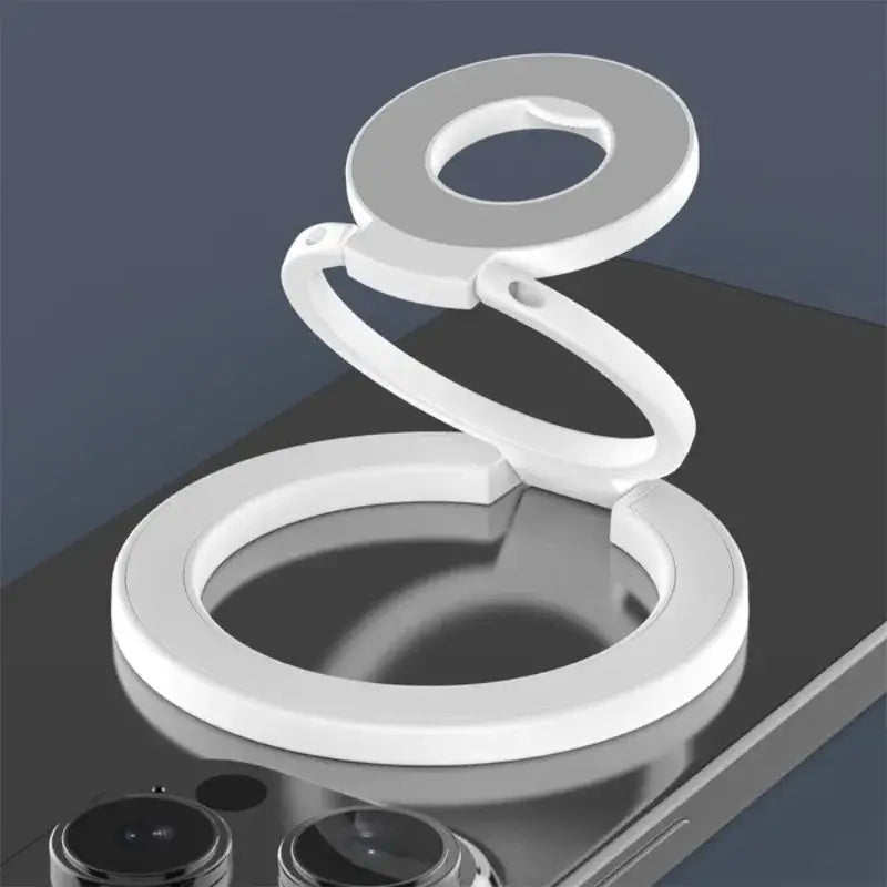Soporte para teléfono de plástico blanco de doble cara con diseño en espiral y anillo circular mostrado desde un ángulo frontal como anillo portateléfonos para Magsafe.