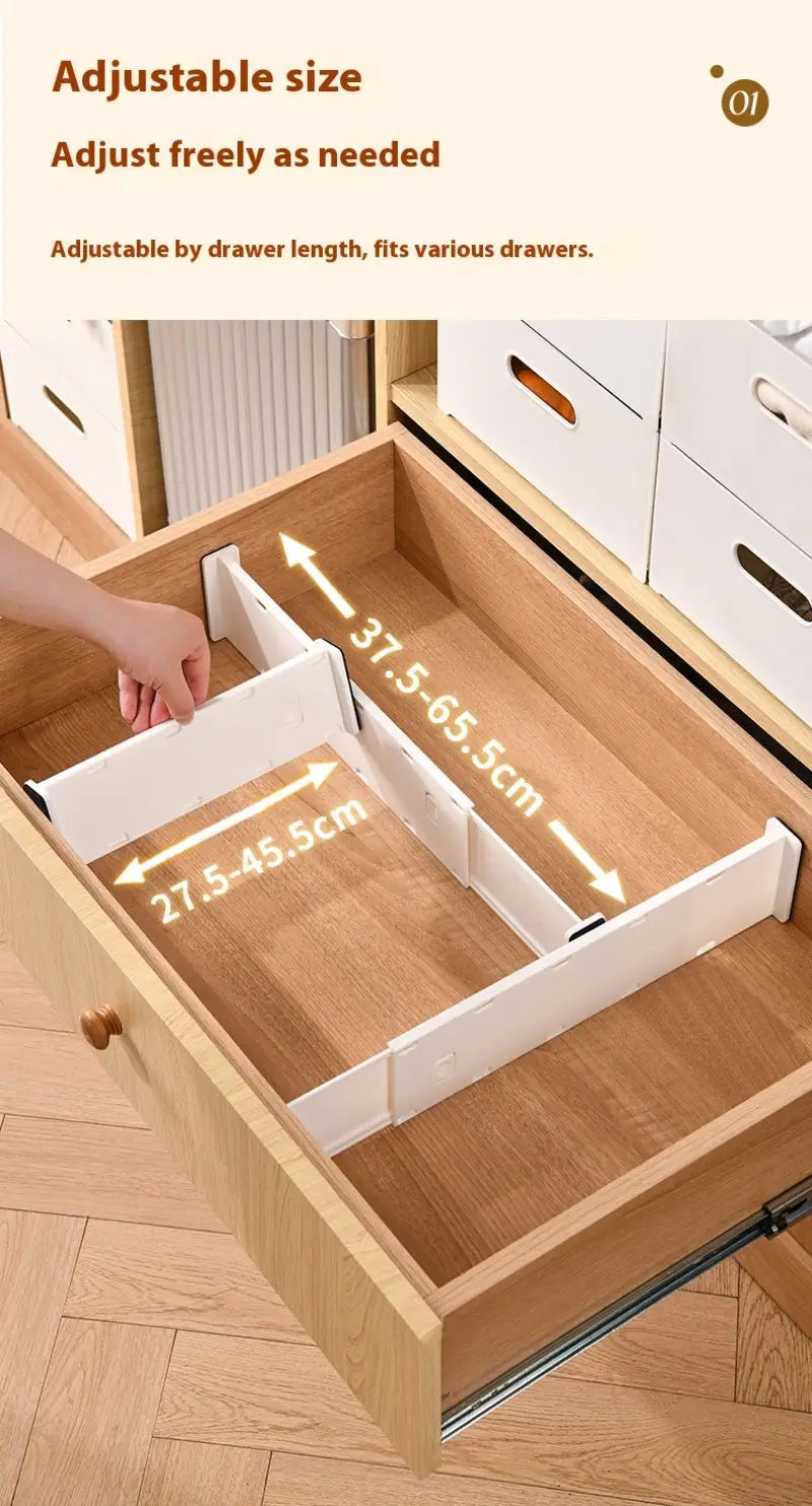 Séparateur d’organisateur de tiroir en plastique blanc réglable avec un design minimaliste élégant et une conception à combinaison libre, pour organiser différentes tailles de tiroirs.